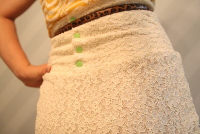 Lace skirt with buttons tutorial