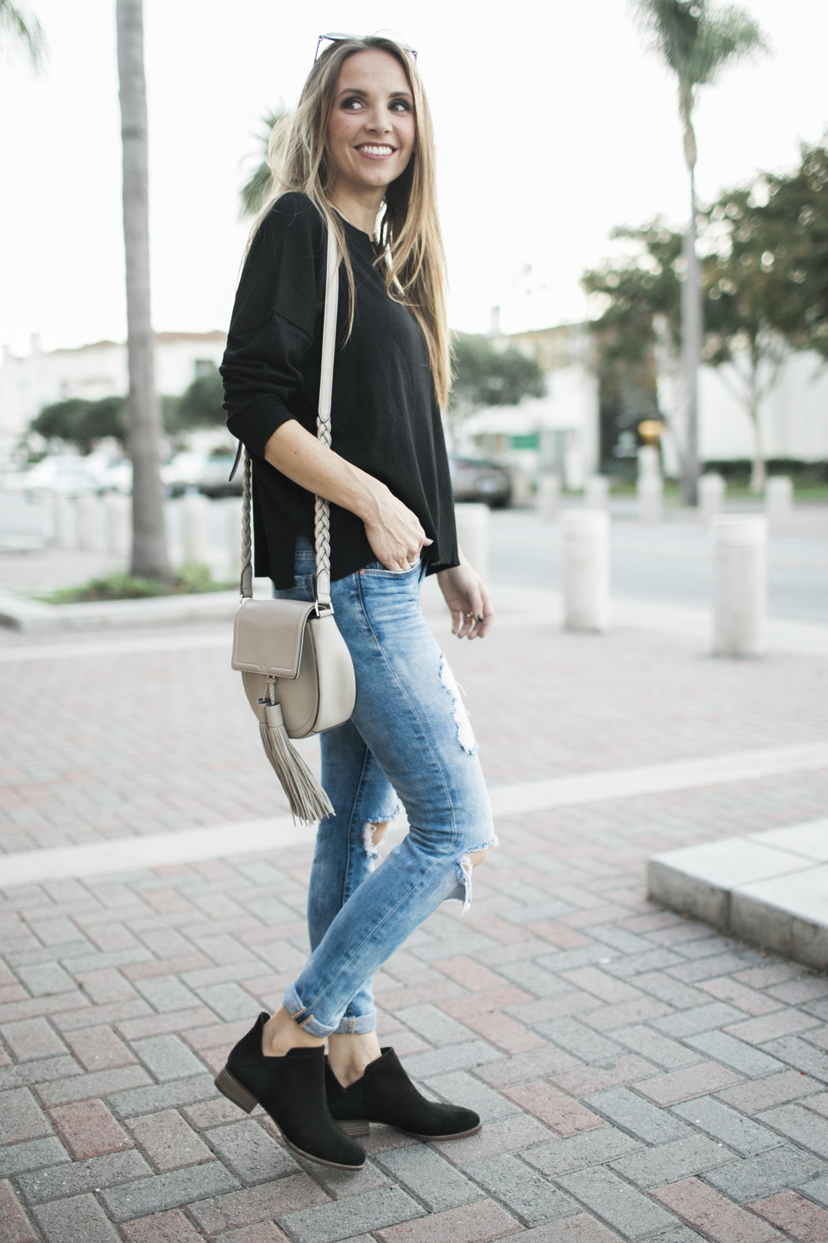 merricks-art-boyfriend-jeans-black-sweater