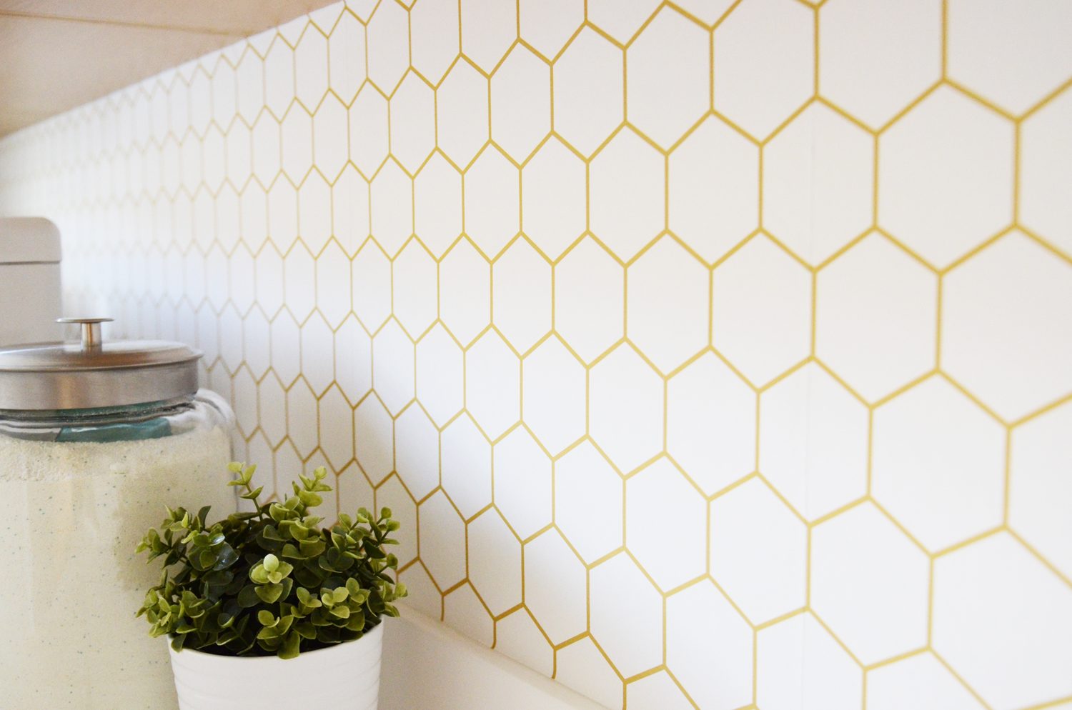 Hexagon Walls Need Love Wallpaper