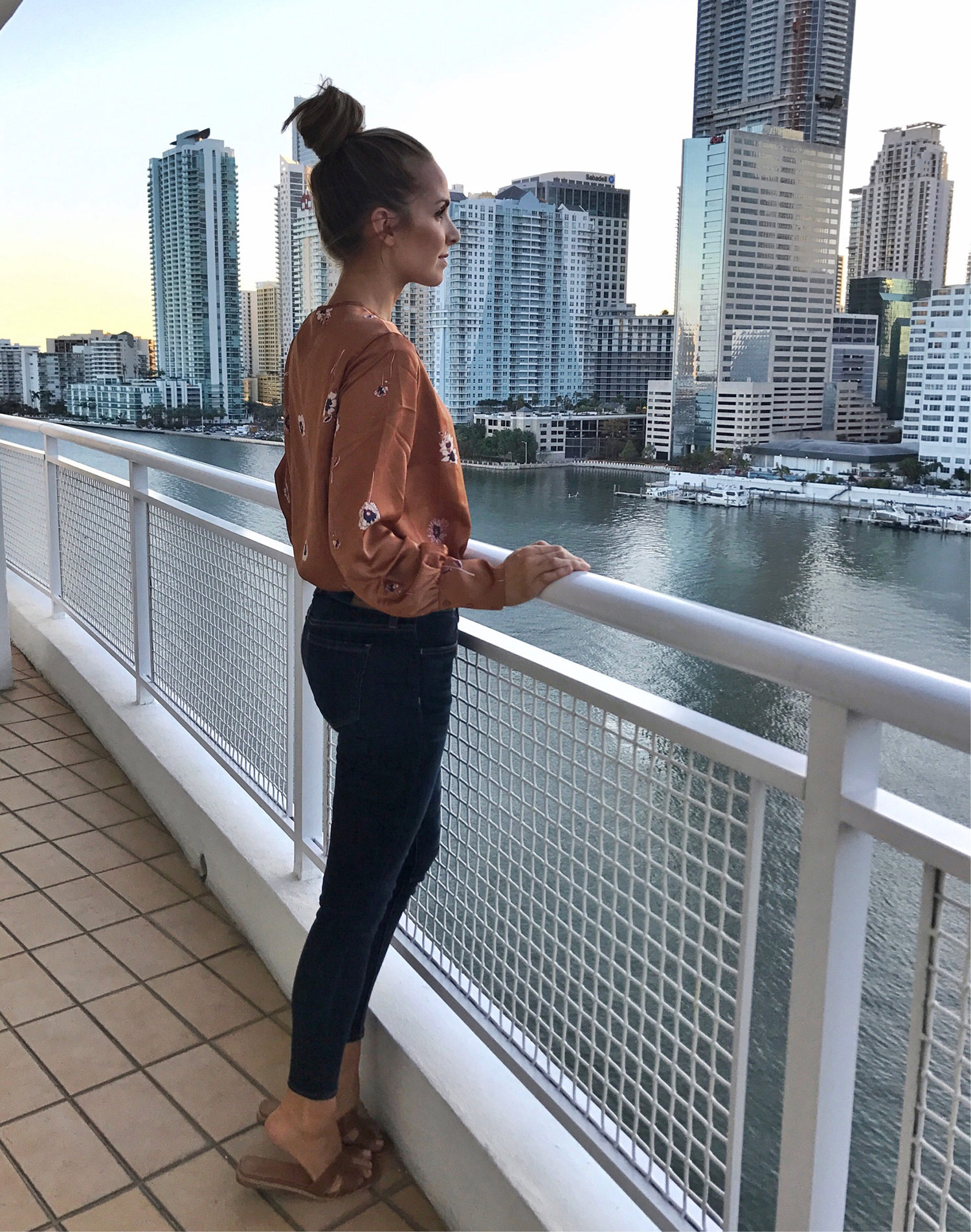 floral top and skinny jeans | merricksart.com