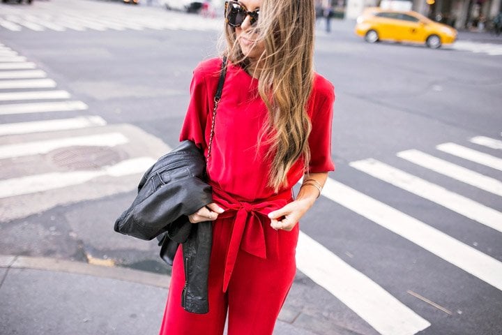 accentuate your waist with a tie around the waist!