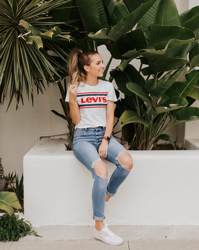 levis t-shirt and jeans