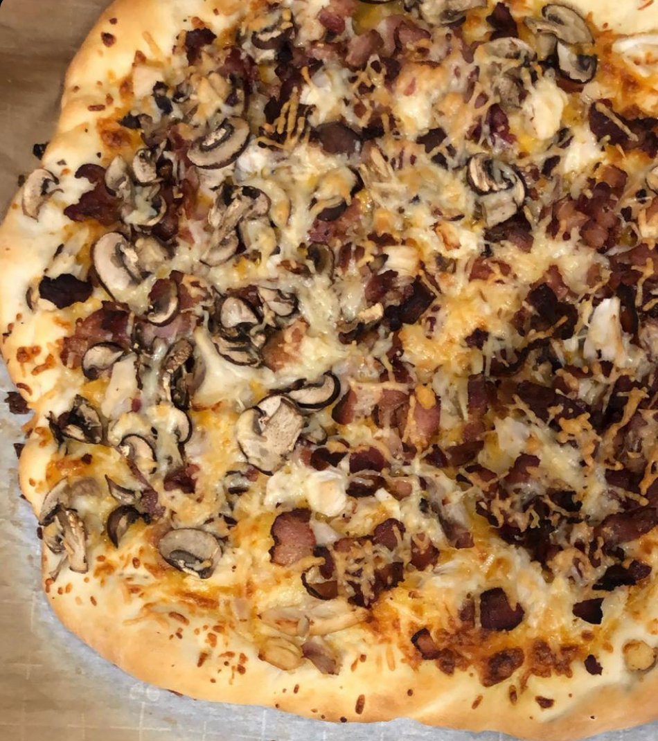 mushroom bacon pizza