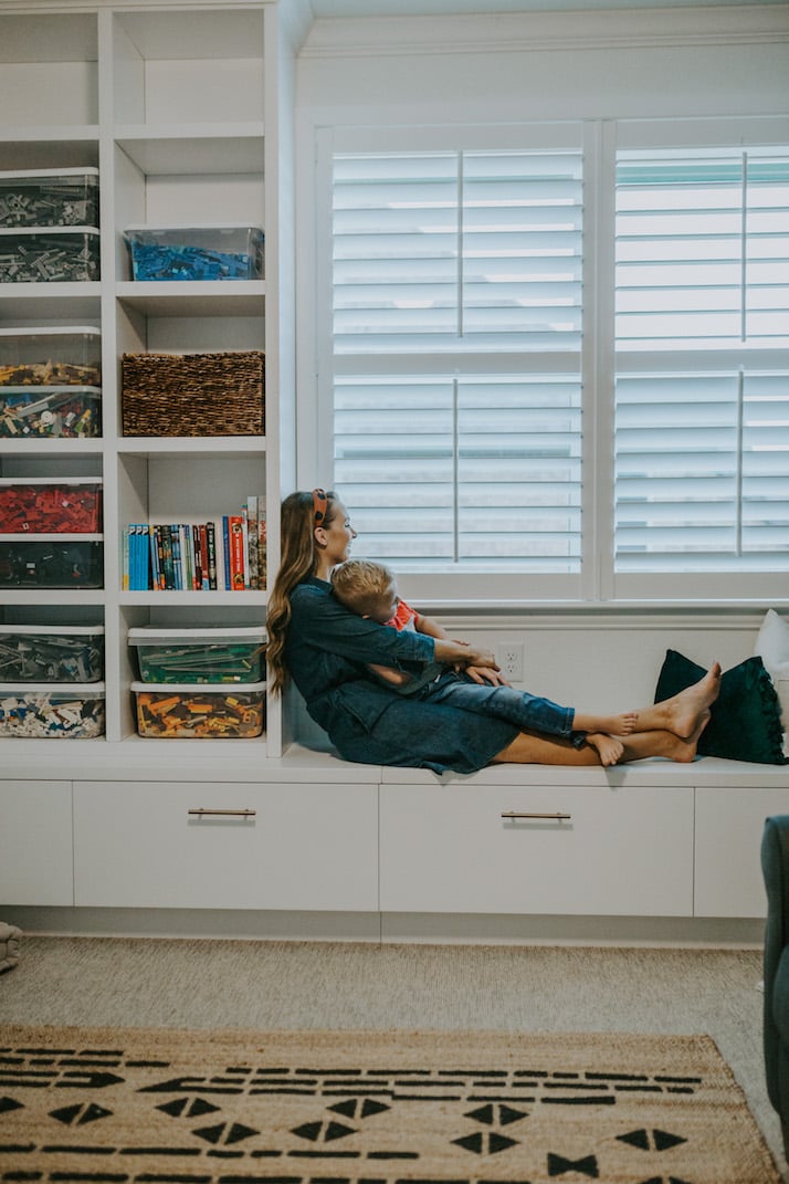 built in window seat and bookshelf