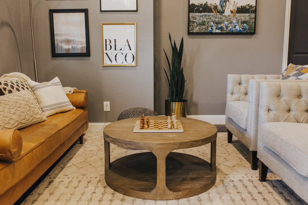 sitting area with round coffee table