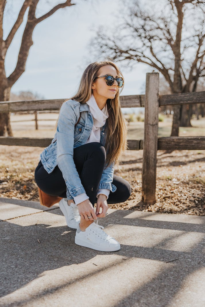 white sneakers with leggings and denim jacket