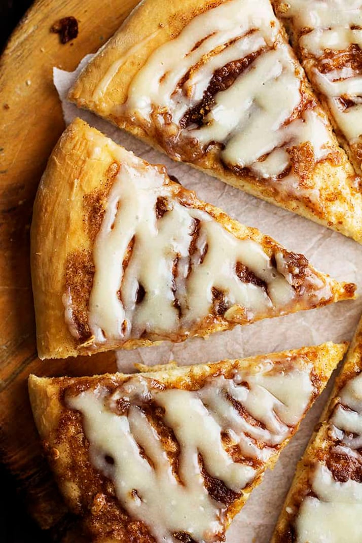 cinnamon roll pizza