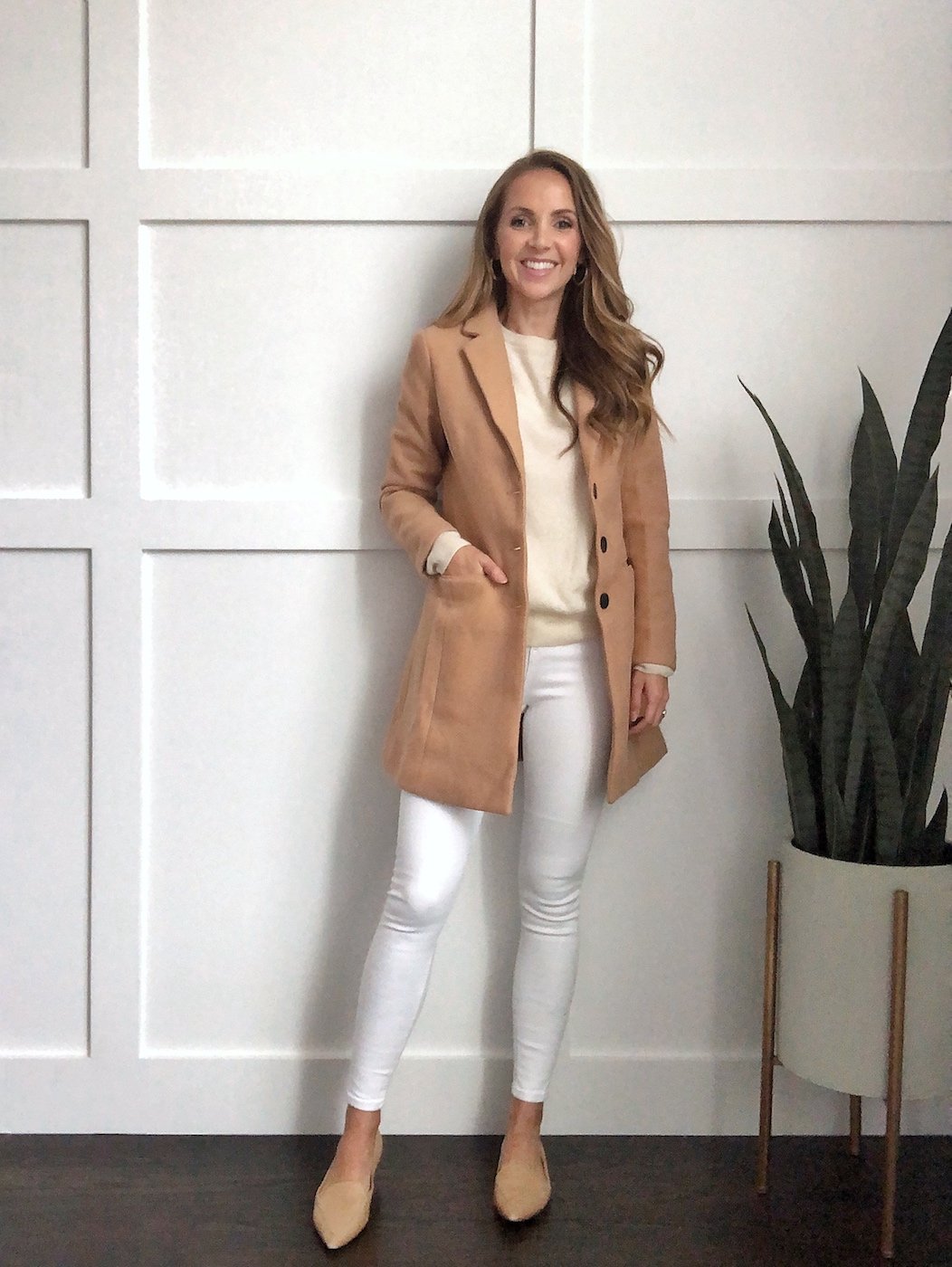 winter white outfits: camel jacket and white jeans