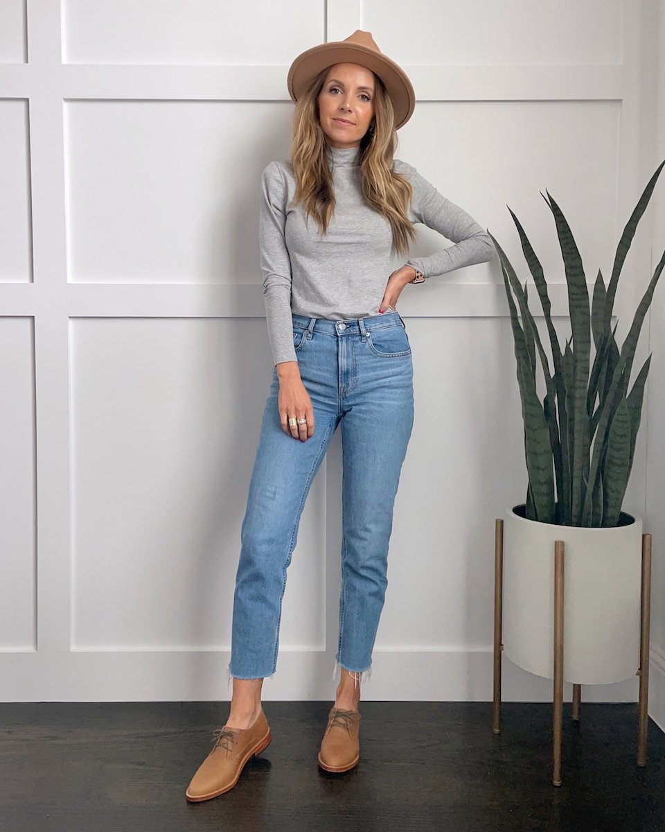 gray turtleneck mom jeans oxford shoes and fedora hat