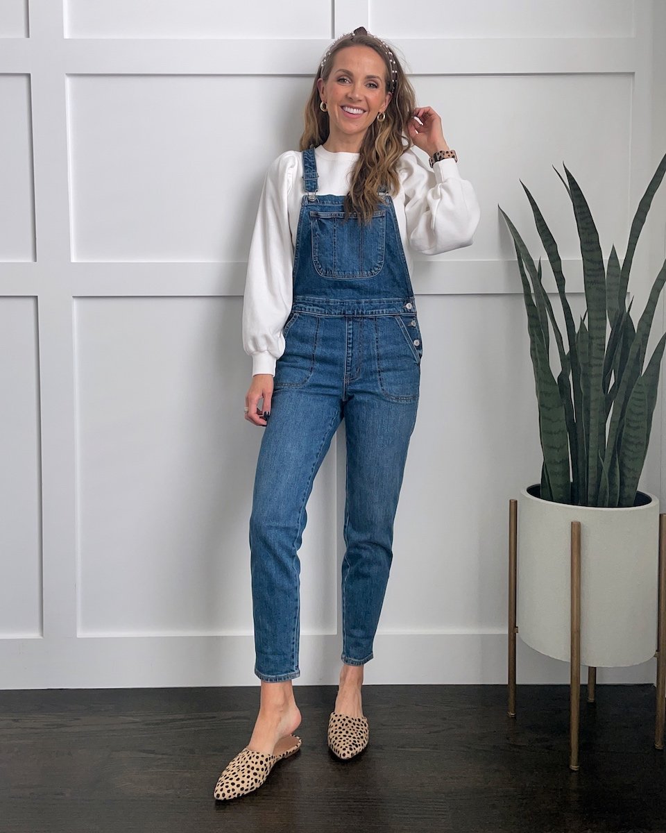 puffed sleeve sweatshirt with overalls