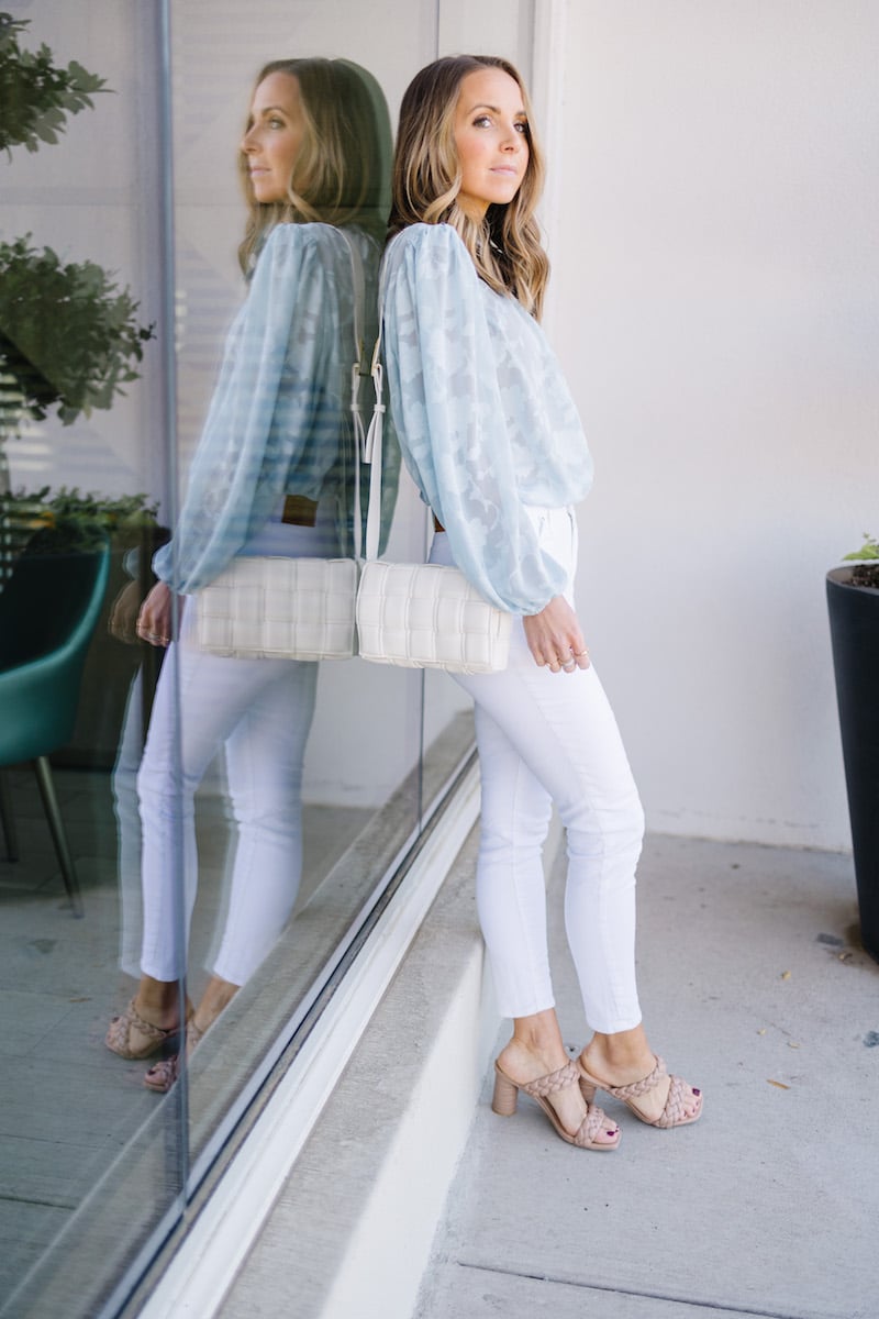 merricksart blue flowy top with white skinny jeans