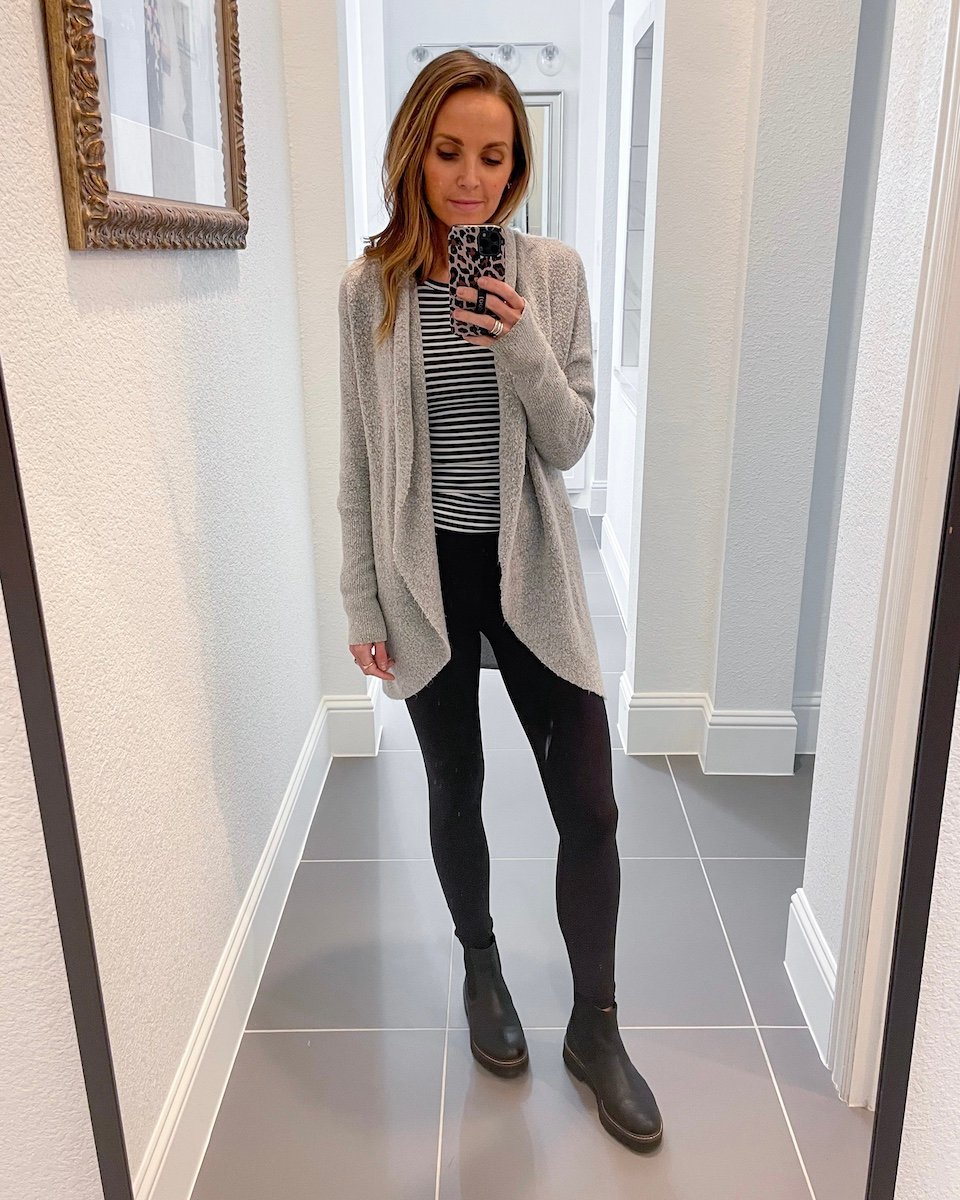 chelsea boots with black leggings