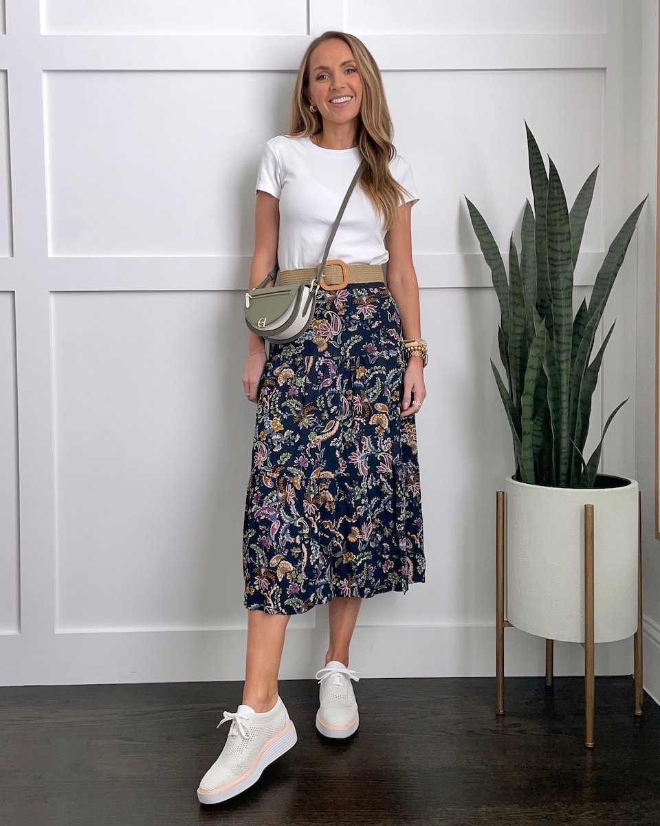 SKIRT AND GOLF SHOES